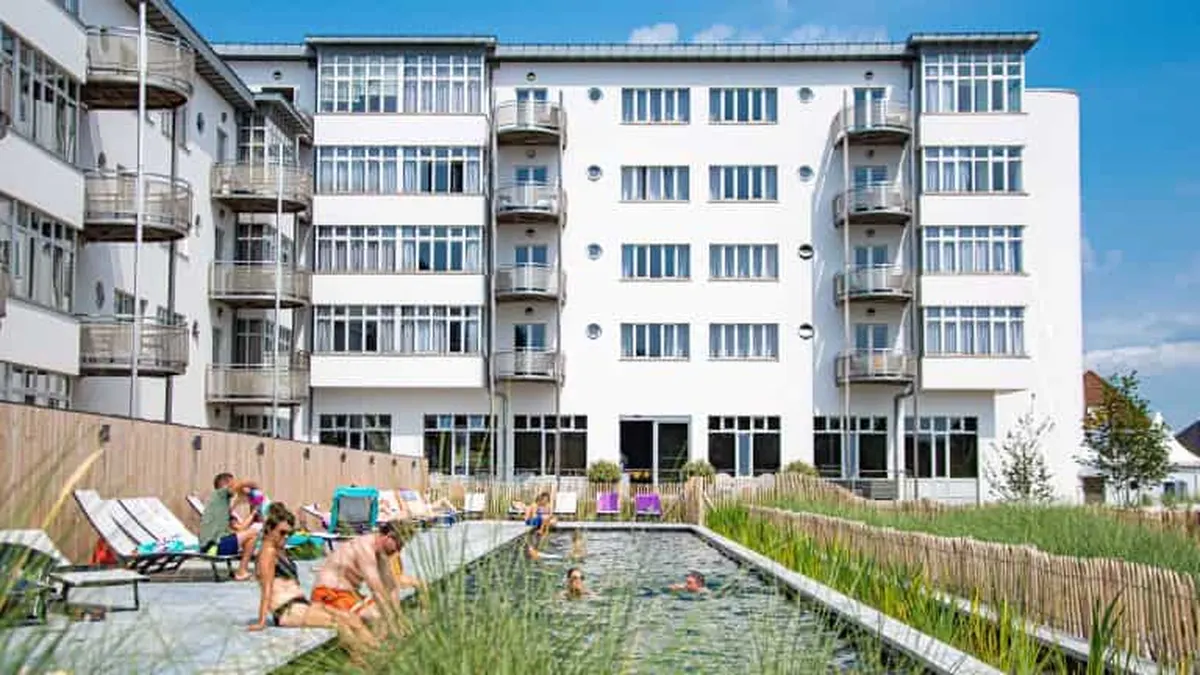 West Bay Hotel — hoofdfoto