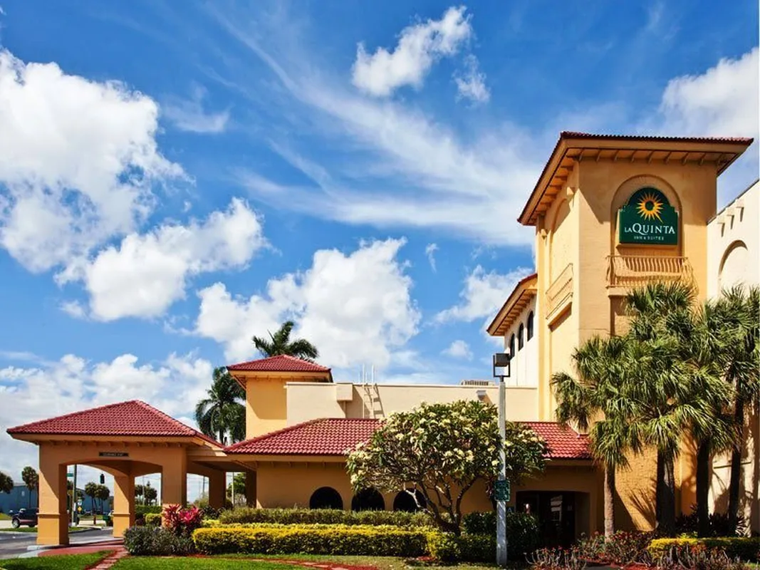 La Quinta Inn & Suites by Wyndham Ft Lauderdale Cypress Cr — hoofdfoto