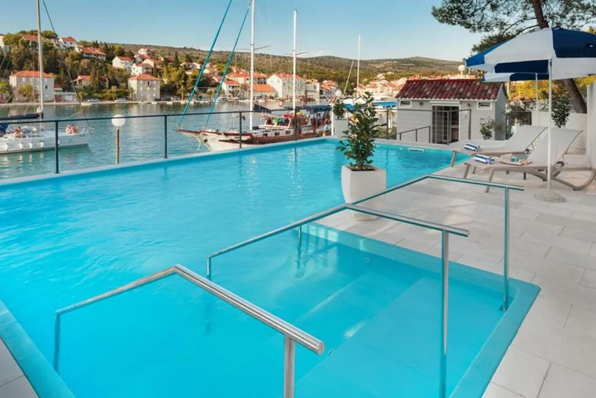 Hotel Milna Osam — hoofdfoto