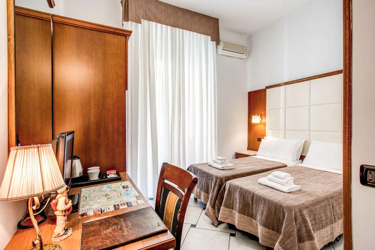 Hotel Garibaldi Napoli — hoofdfoto