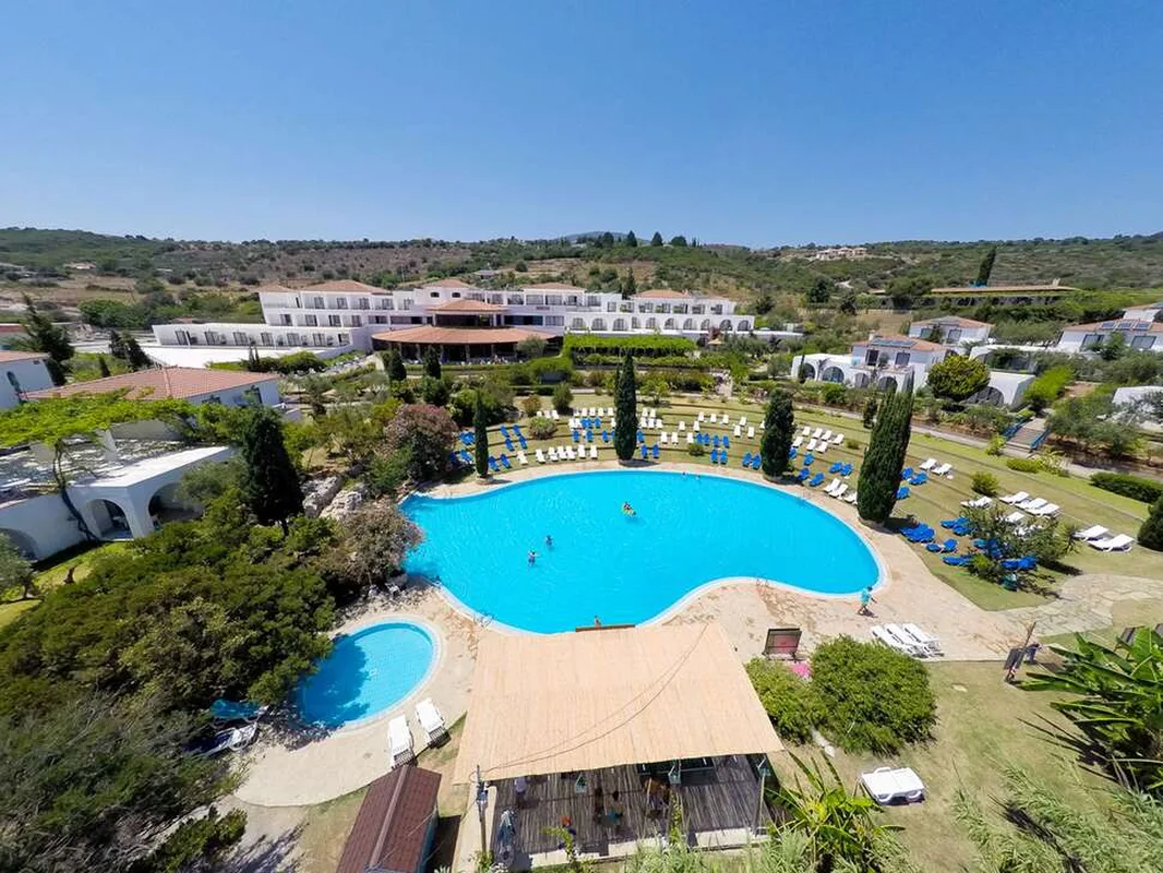 Sunrise Village Beach Hotel — hoofdfoto