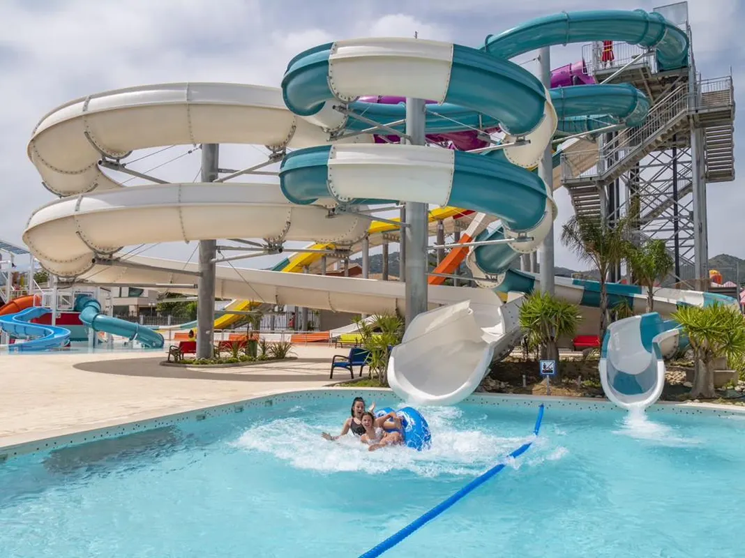 Golden Taurus Aquapark Resort — hoofdfoto