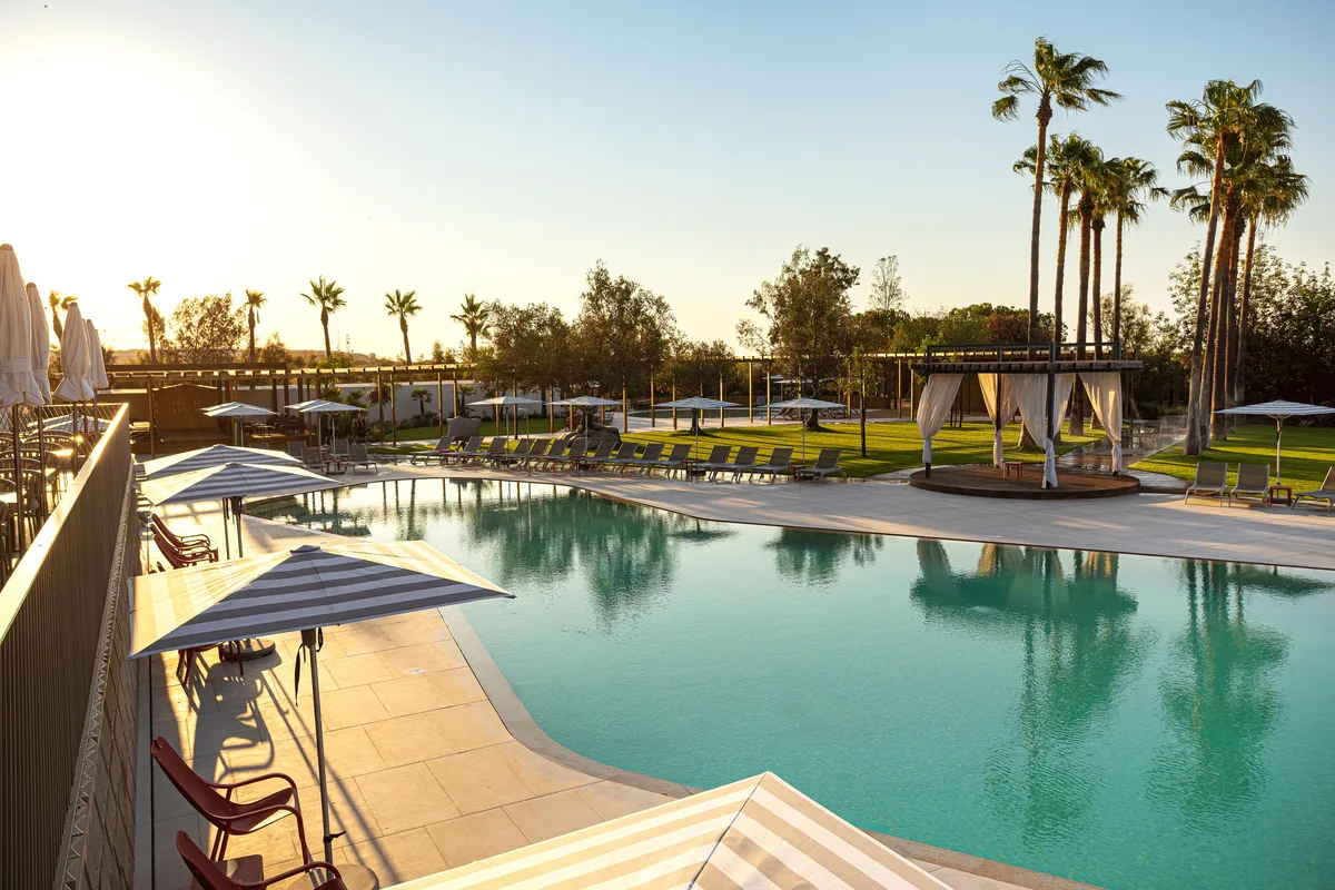 Ozadi Altura Beach Resort — hoofdfoto