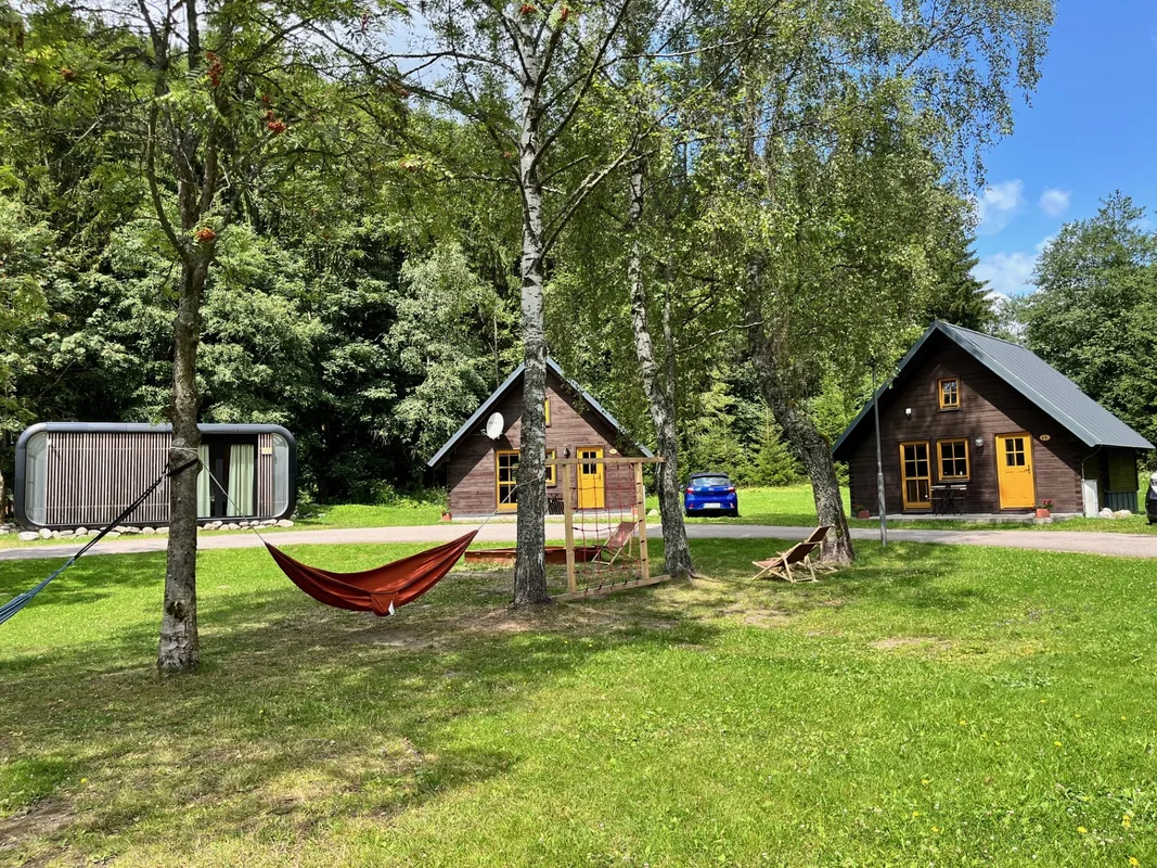 Base Camp Medvedin — hoofdfoto