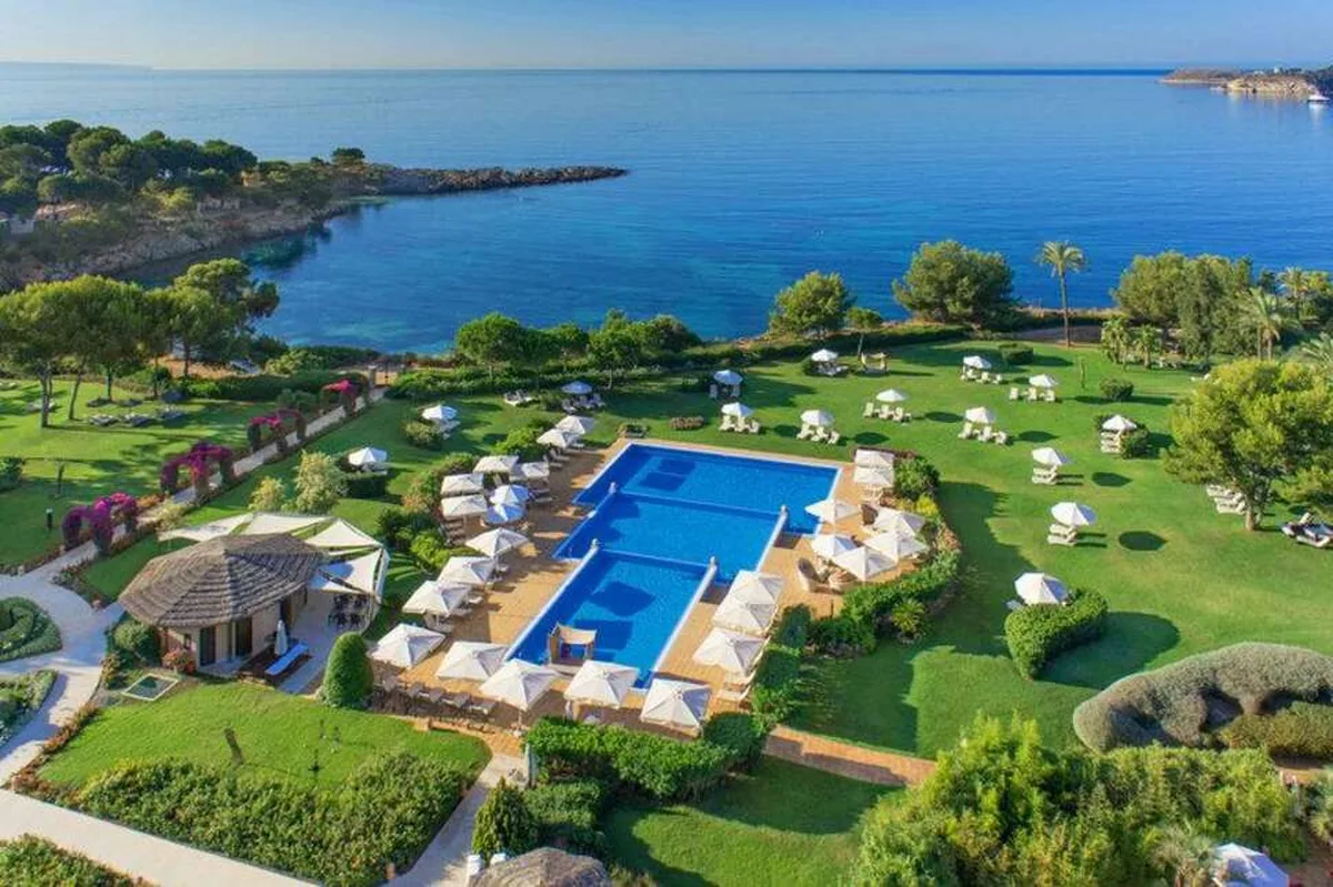 The St. Regis Mardavall Mallorca Resort — hoofdfoto