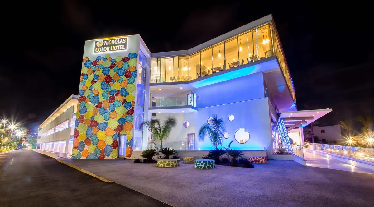 Nicholas Color Hotel — hoofdfoto