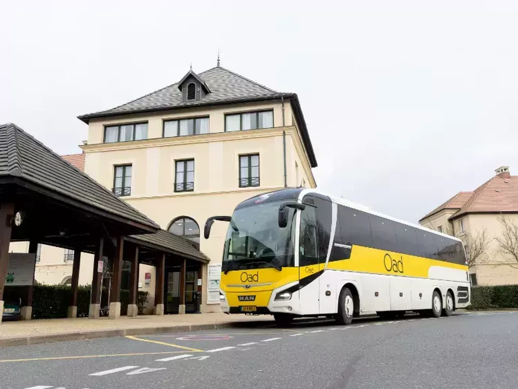 Disneyland Paris per bus - Hotel Campanile Val de France near Disneyland Paris — hoofdfoto