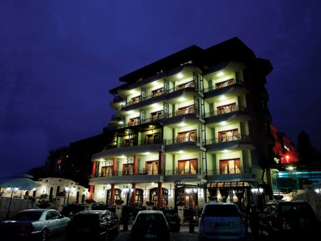 Dinasty Hotel — hoofdfoto