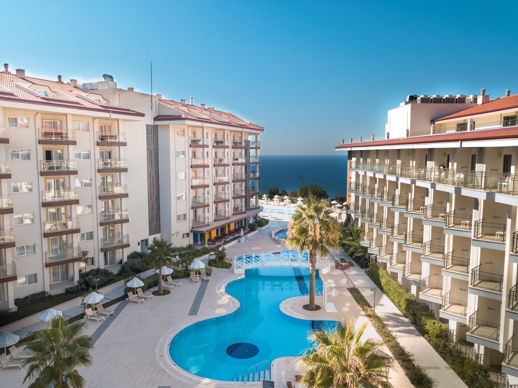 Hotel Ramada & Suites by Wyndham Kusadasi — hoofdfoto