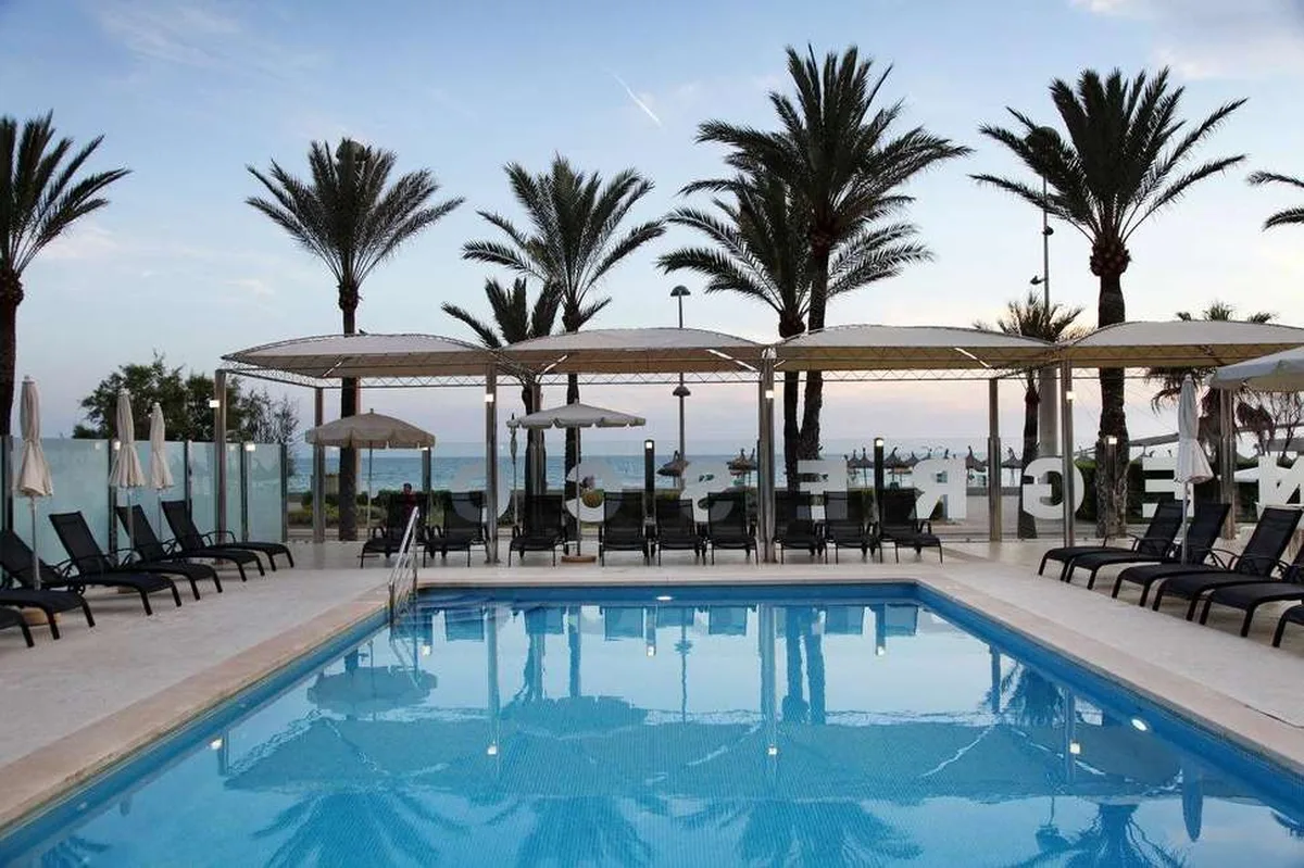 Negresco Beach Hotel — hoofdfoto