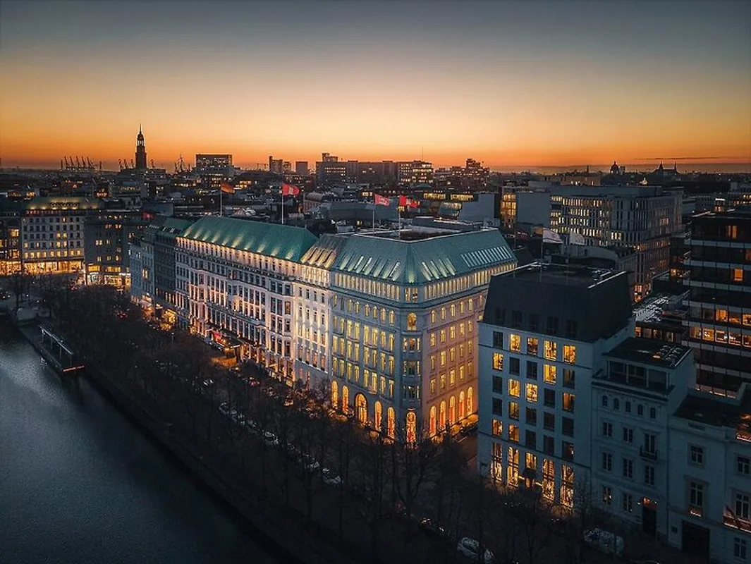 Fairmont Hotel Vier Jahreszeiten, hoofdfoto