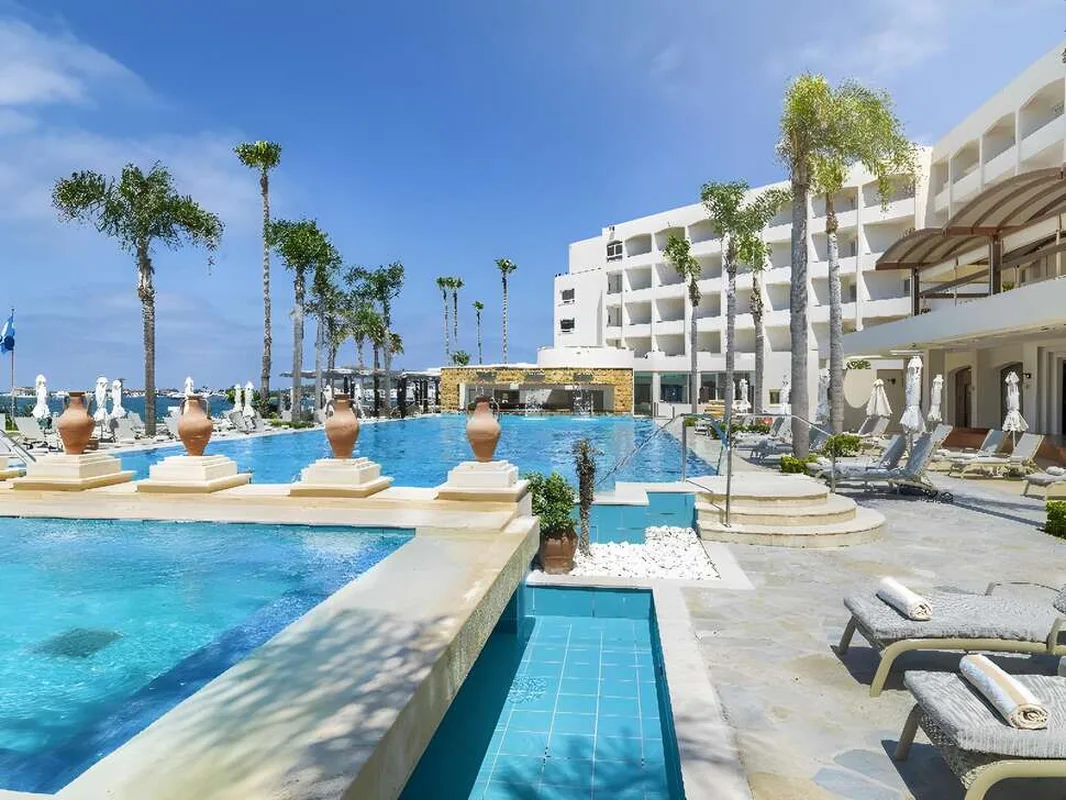 Alexander The Great Beach Hotel — hoofdfoto