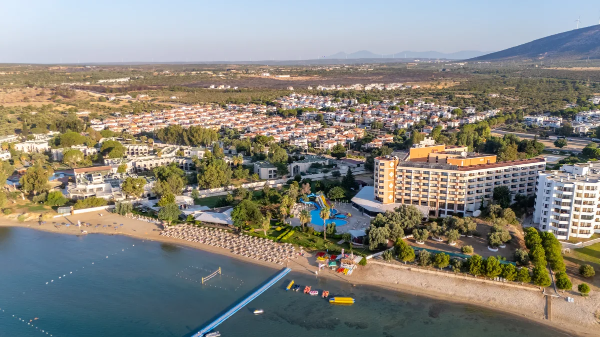 The Holiday Resort Hotel — hoofdfoto