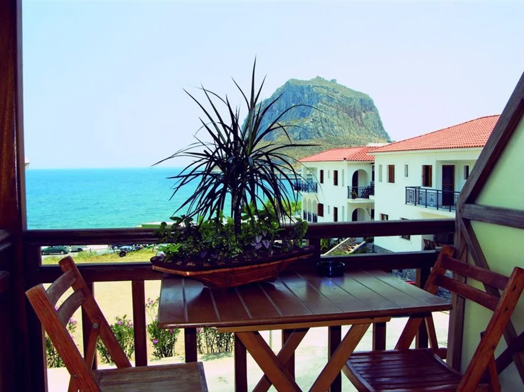 Flower Of Monemvassia, hoofdfoto