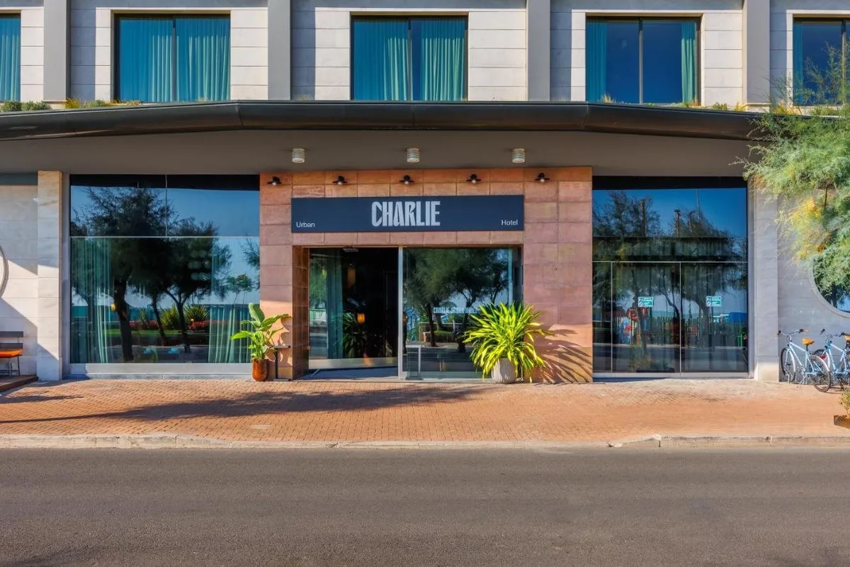 Charlie in Pesaro, hoofdfoto
