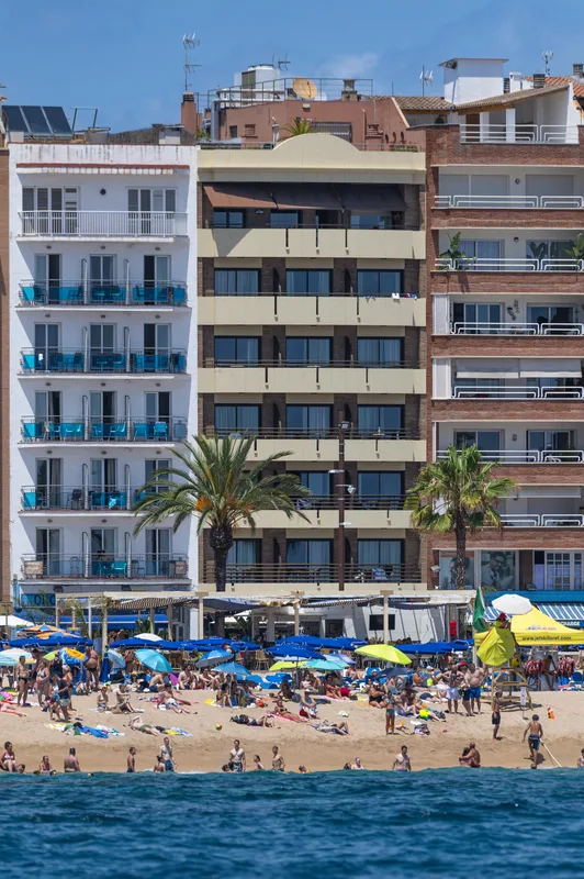 Almirall Apartaments — hoofdfoto
