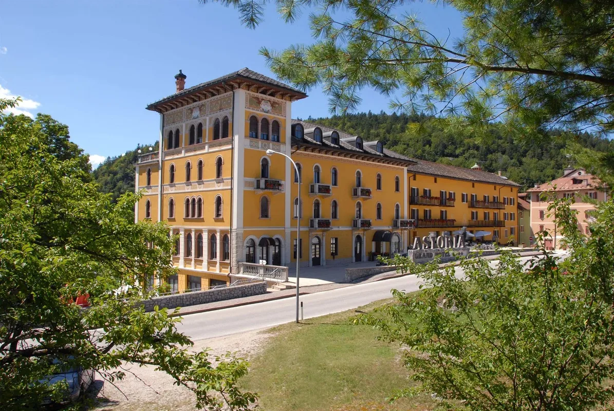 Grand Hotel Astoria, hoofdfoto