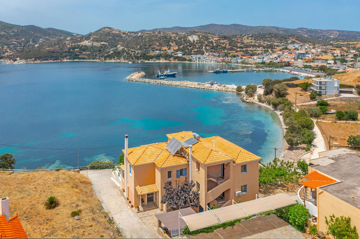 Niovi Seaview Apartments — hoofdfoto