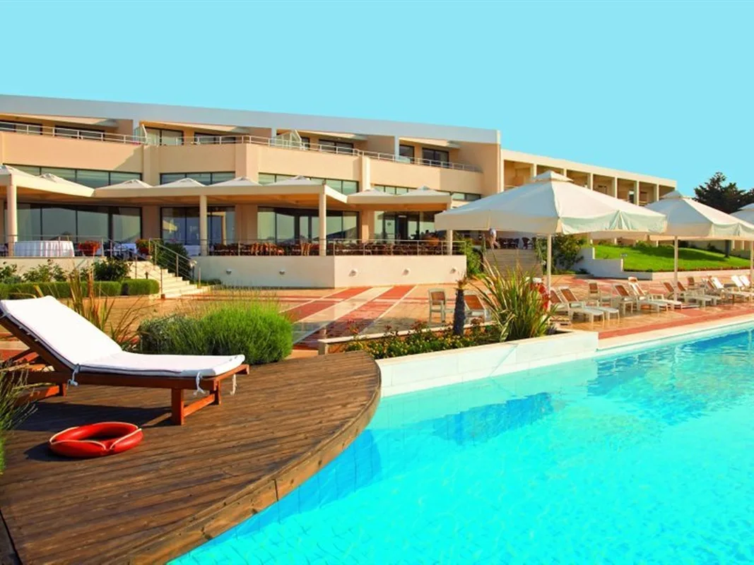 Ramada Plaza by Wyndham Thraki — hoofdfoto