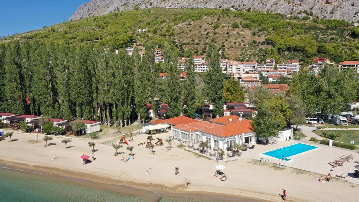 Camp Almissa, hoofdfoto
