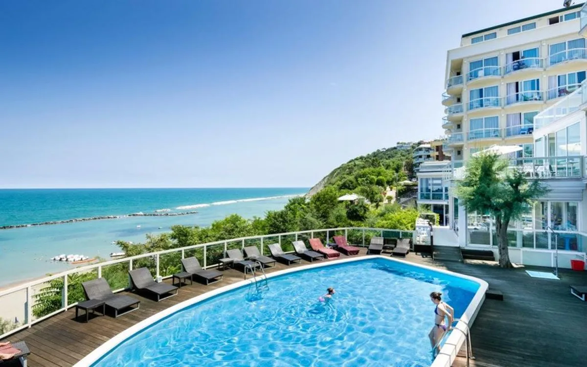 Hotel Sans Souci — hoofdfoto