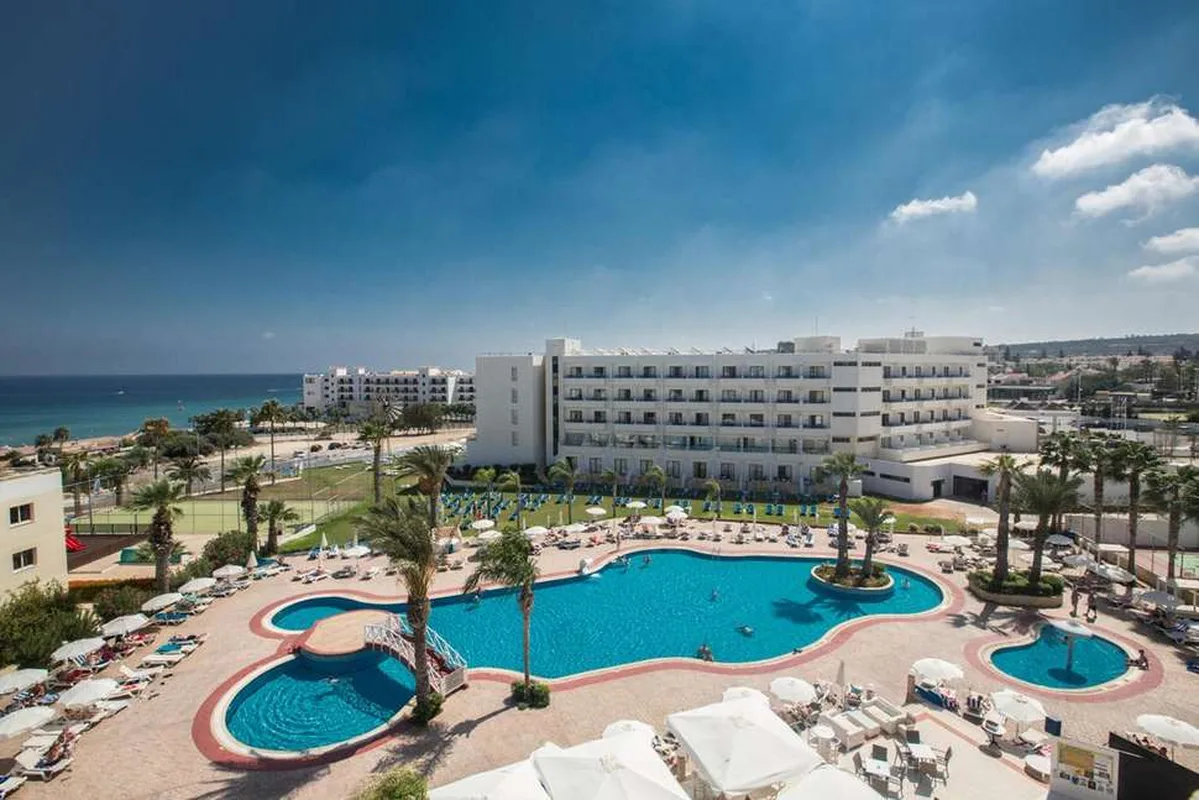 Tsokkos Protaras Beach Hotel — hoofdfoto