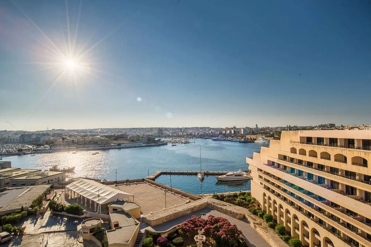 Grand Hotel Excelsior, hoofdfoto