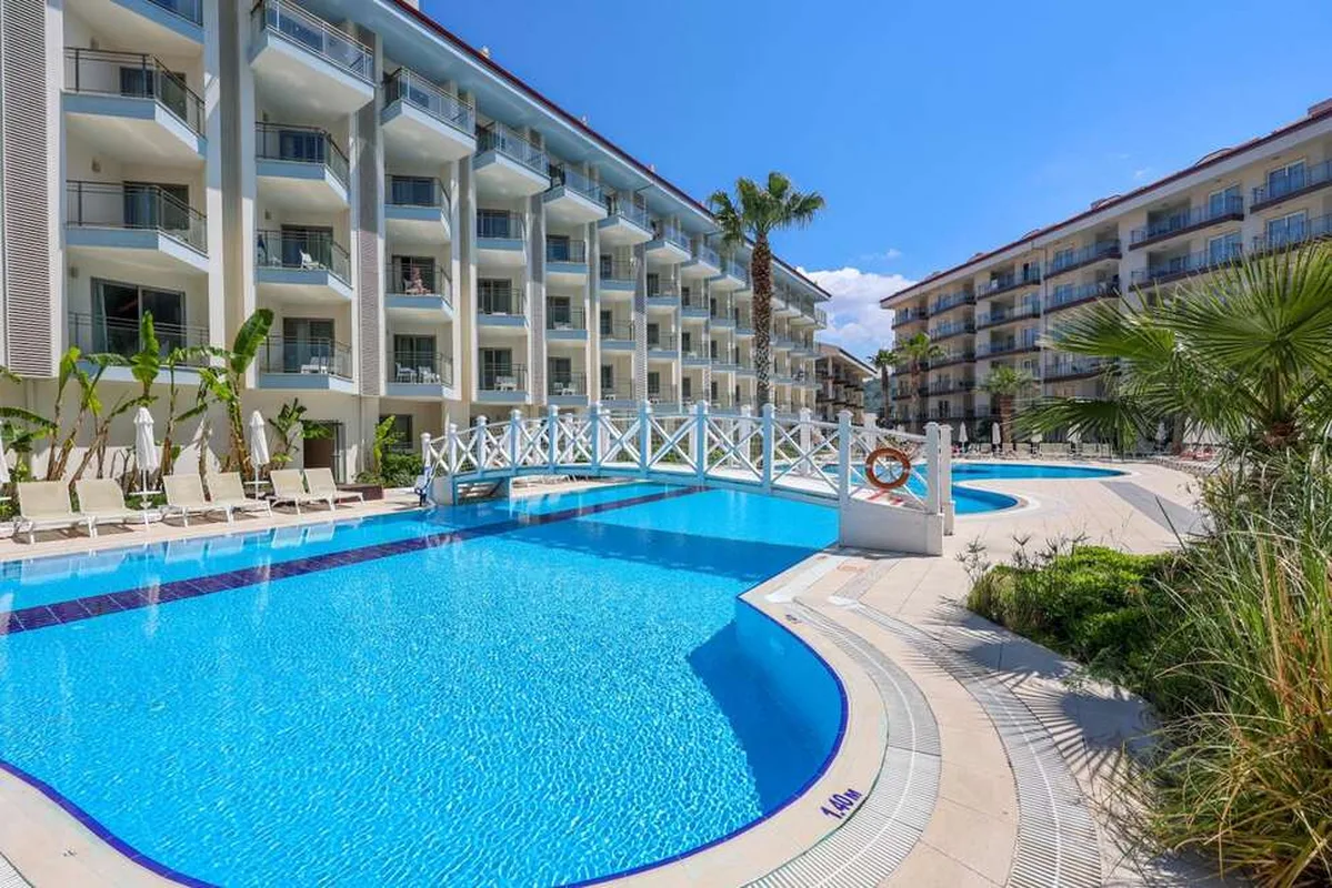 Ramada Hotel & Suites by Wyndham Kusadasi — hoofdfoto
