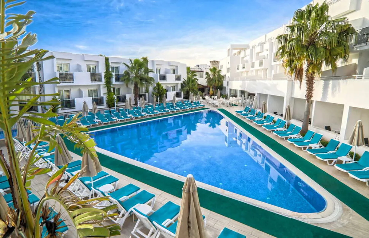 Club Shark Hotel — hoofdfoto