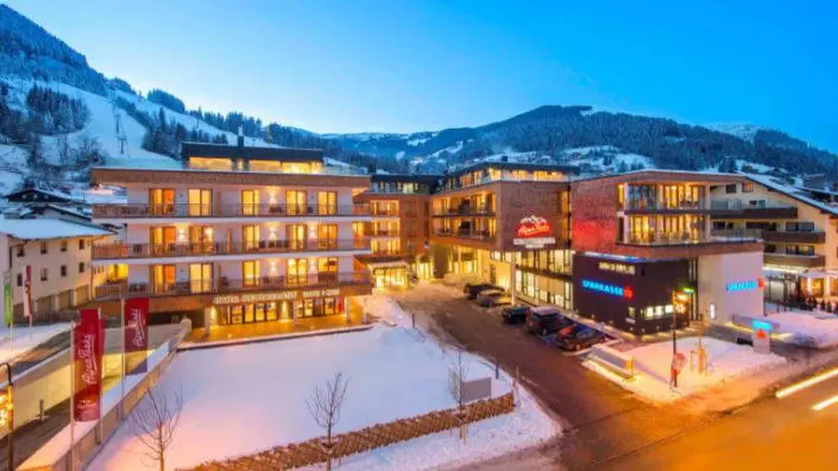 AlpenParks Hotel & Appartement Central Zell am See — hoofdfoto