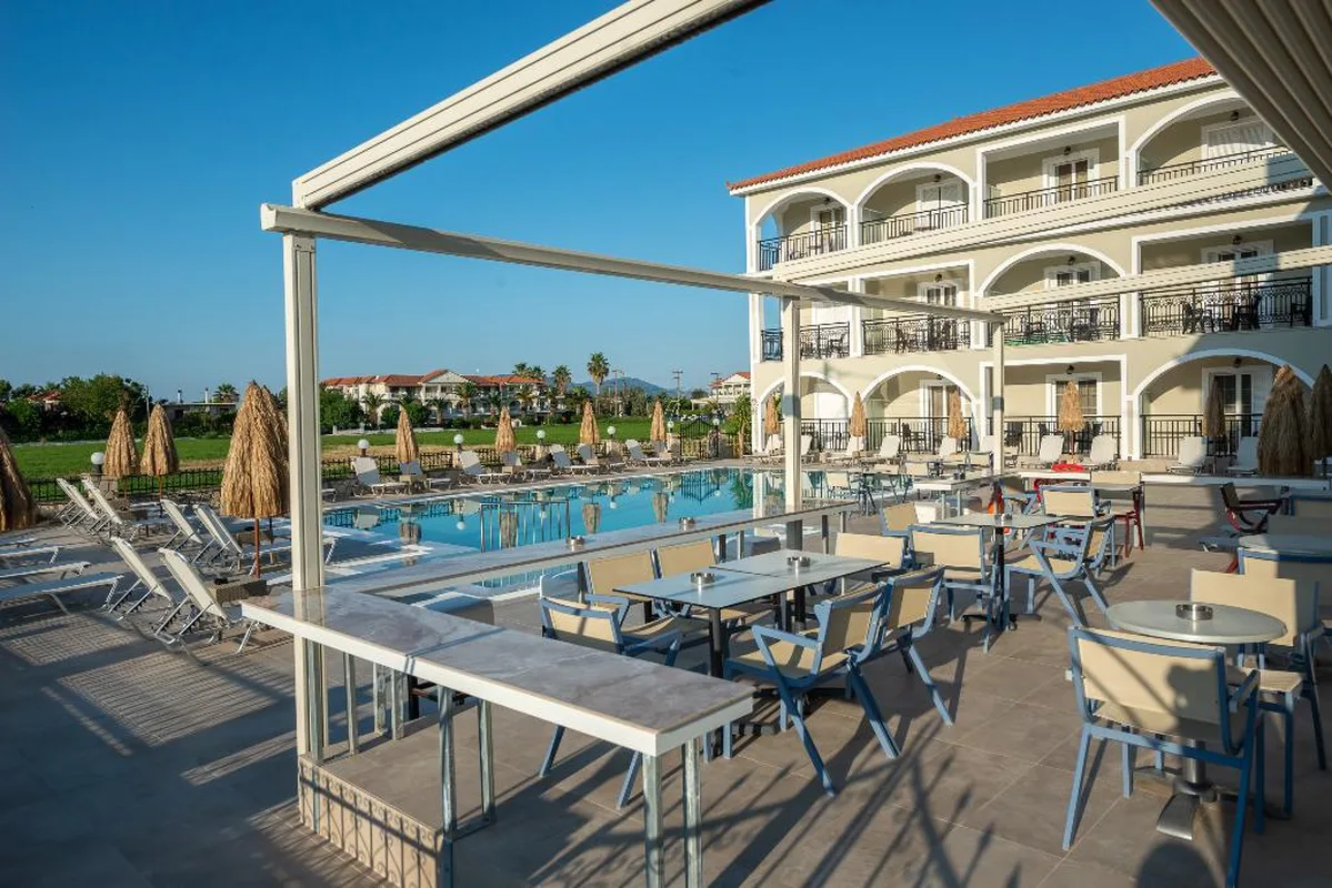 Athina Apartments — hoofdfoto