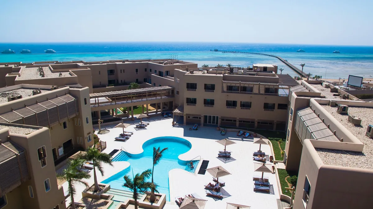 The Breakers Diving & Surfing Lodge — hoofdfoto