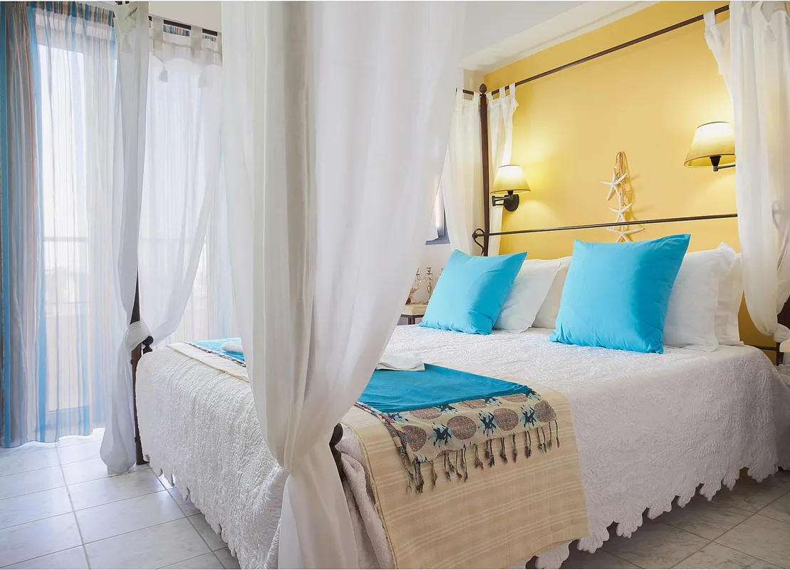 Golden Bay Hotel — hoofdfoto