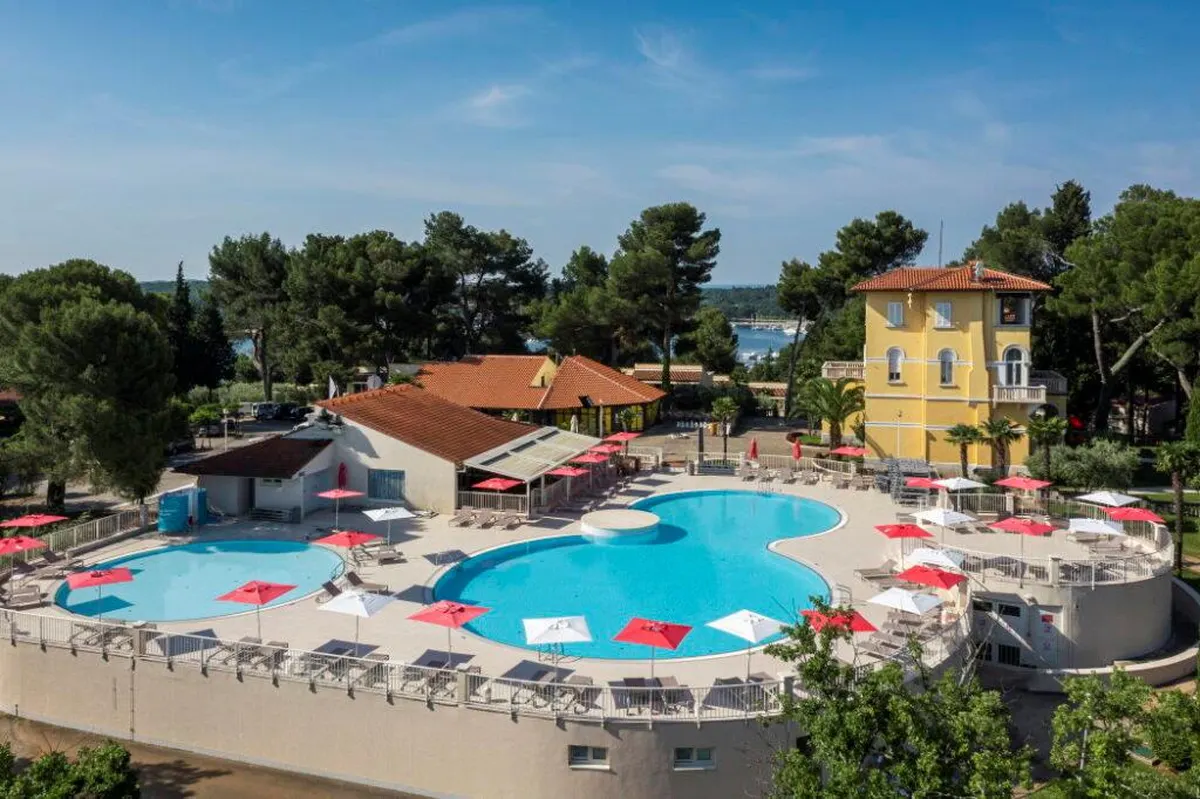 Apartments Bellevue Plava Laguna — hoofdfoto