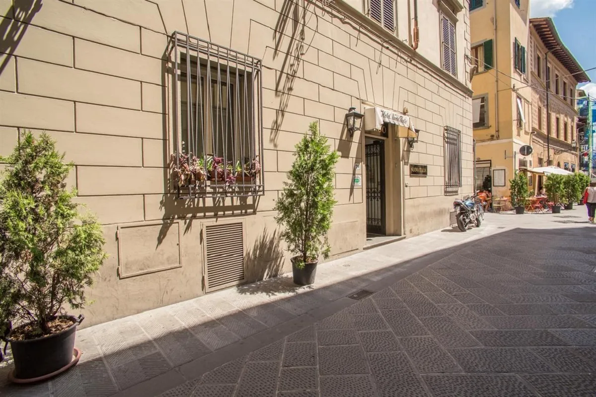 Nuova Italia, hoofdfoto
