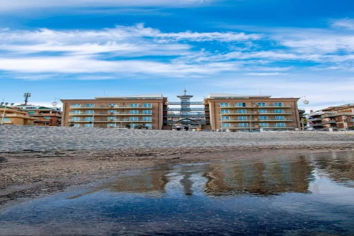 Smy Aran Blu Roma Mare — hoofdfoto