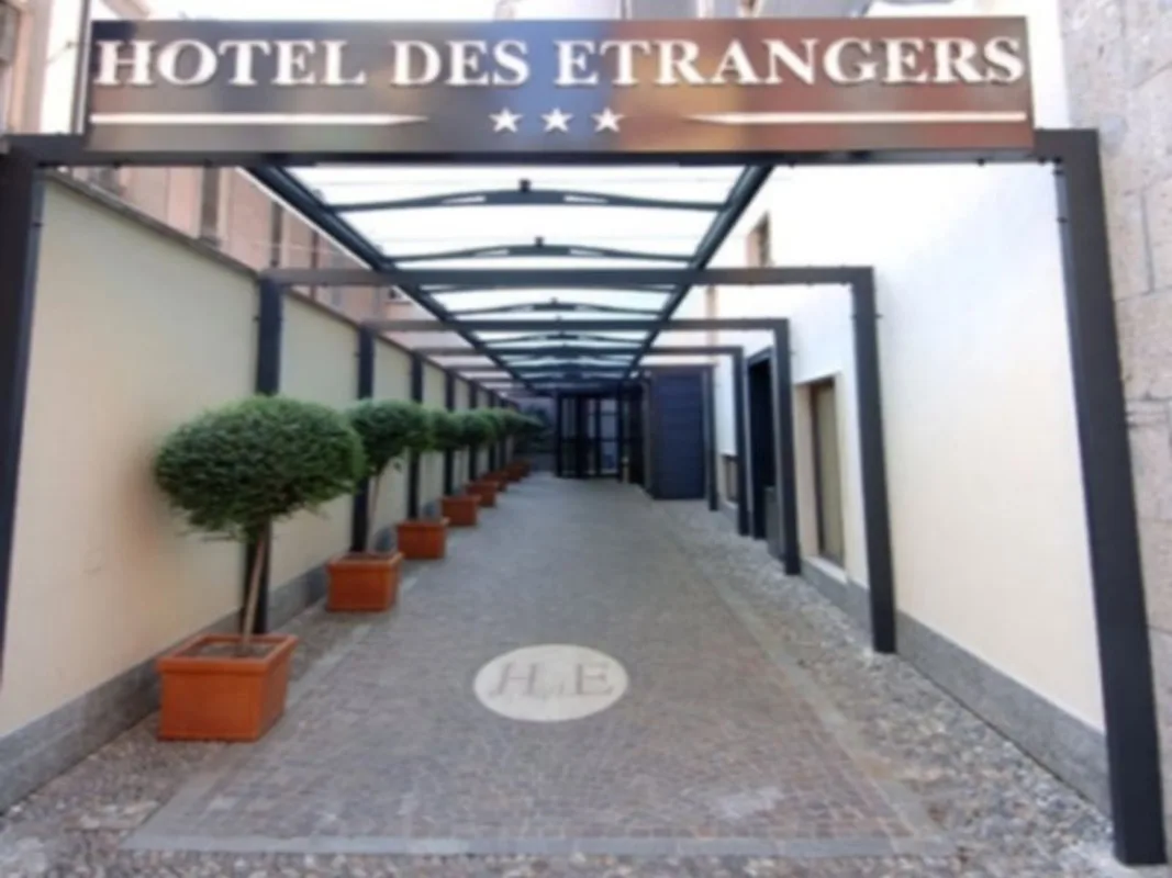 Des Etrangers — hoofdfoto