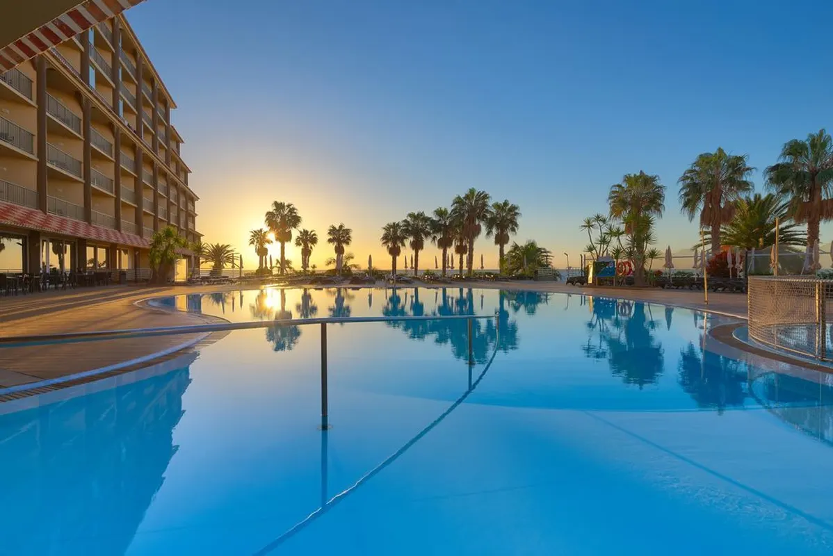 The Views Oasis Hotel — hoofdfoto