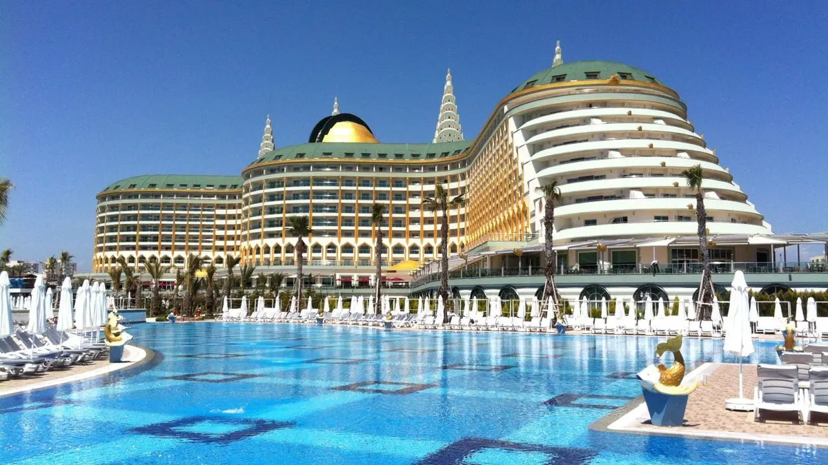 Delphin Imperial Lara — hoofdfoto