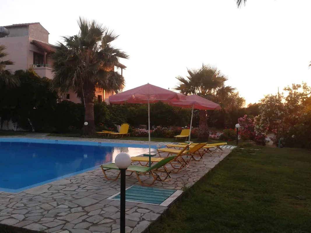 Pardalakis Studios, hoofdfoto