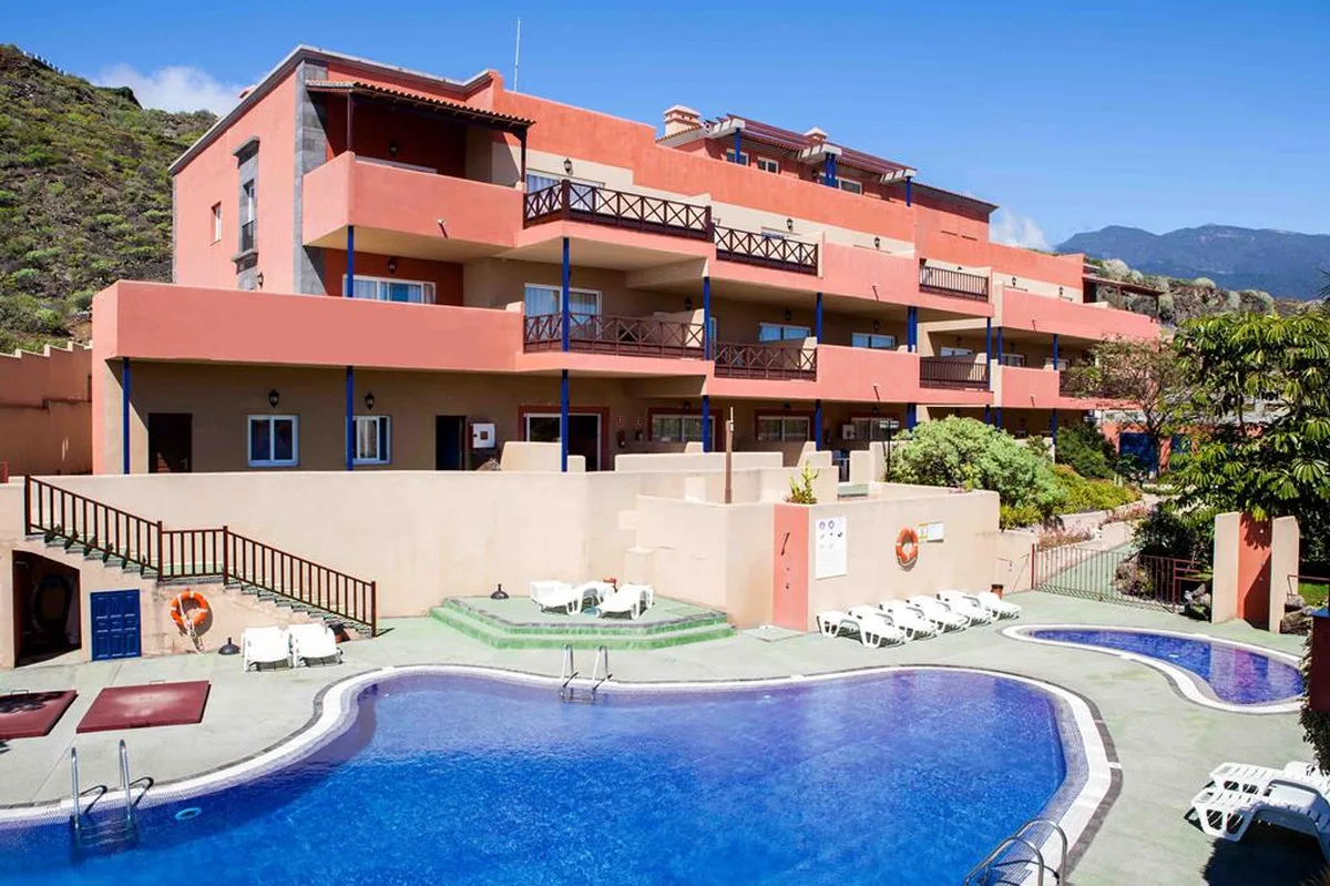 El Cerrito Apartamentos — hoofdfoto