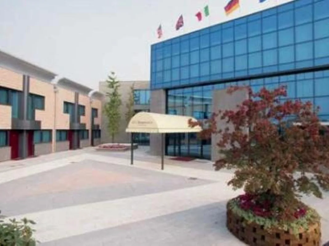 Airport Hotel, hoofdfoto