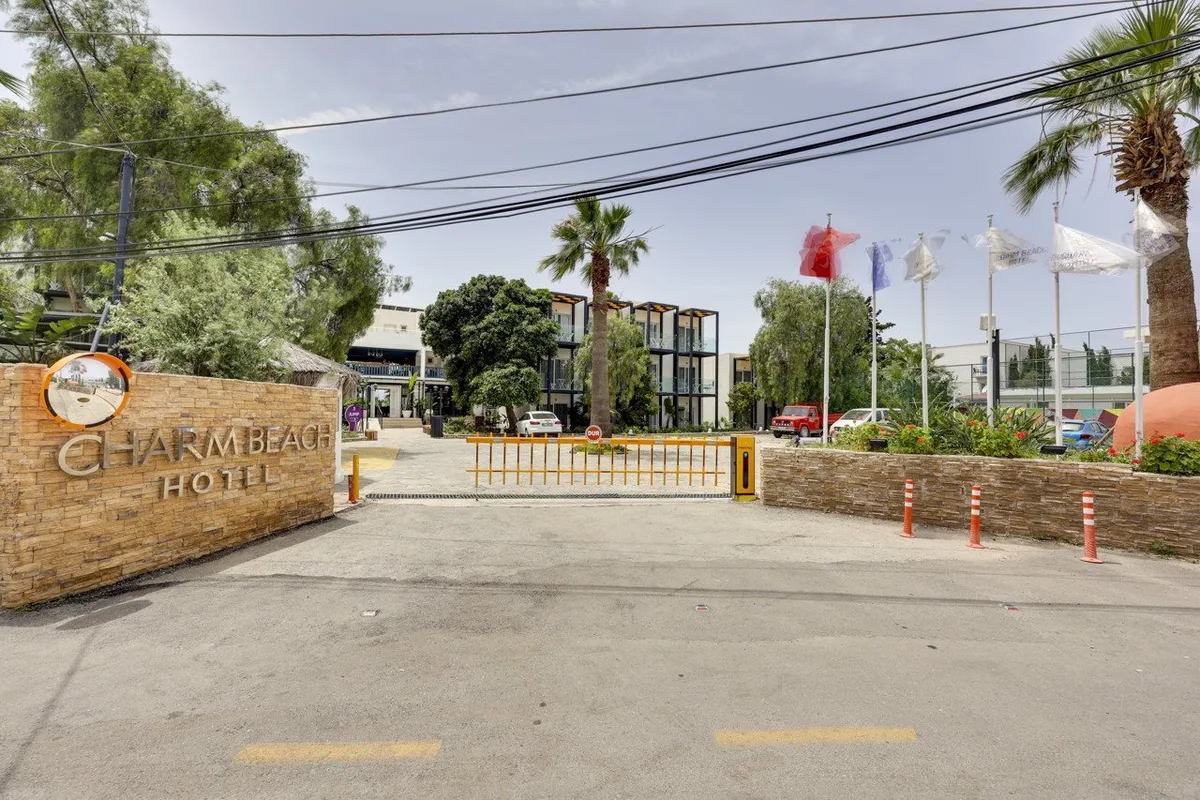 Charm Beach Hotel — hoofdfoto