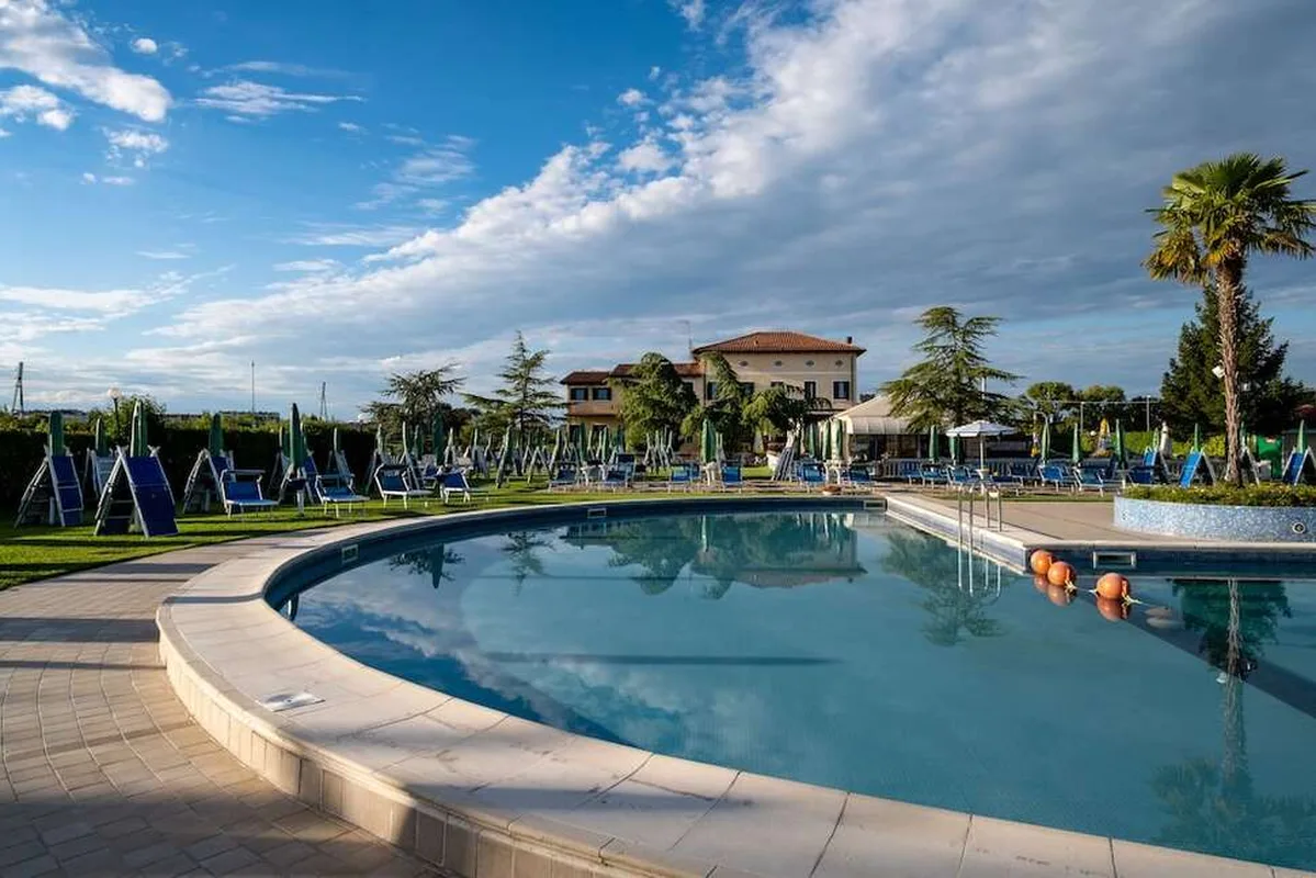 Hotel Villa Sara — hoofdfoto