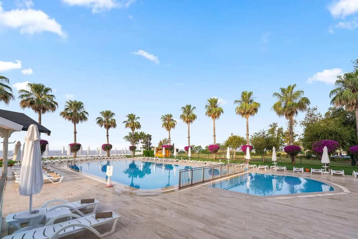 Falcon Hotel — hoofdfoto