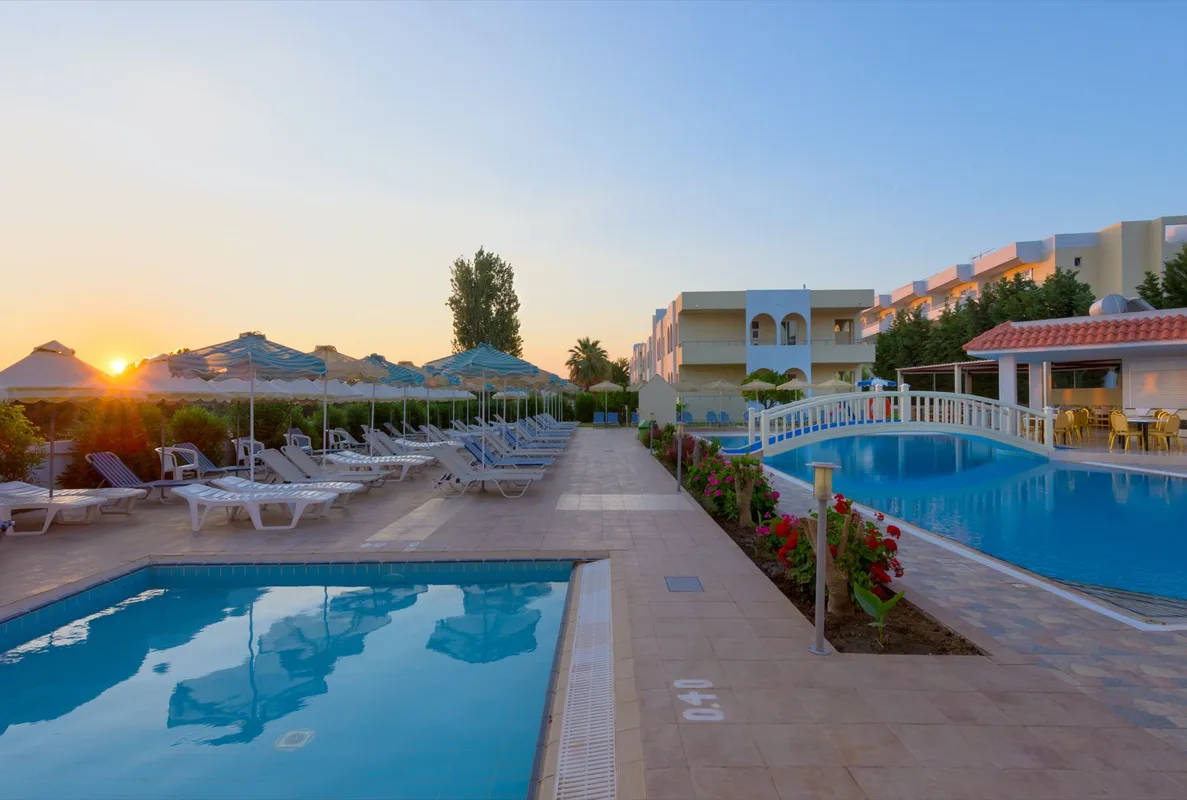 Memphis Beach Hotel — hoofdfoto