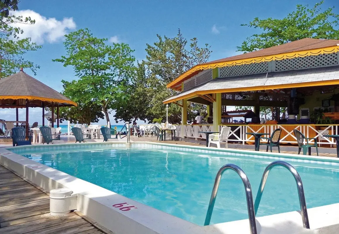 Merril's Beach Resort, hoofdfoto
