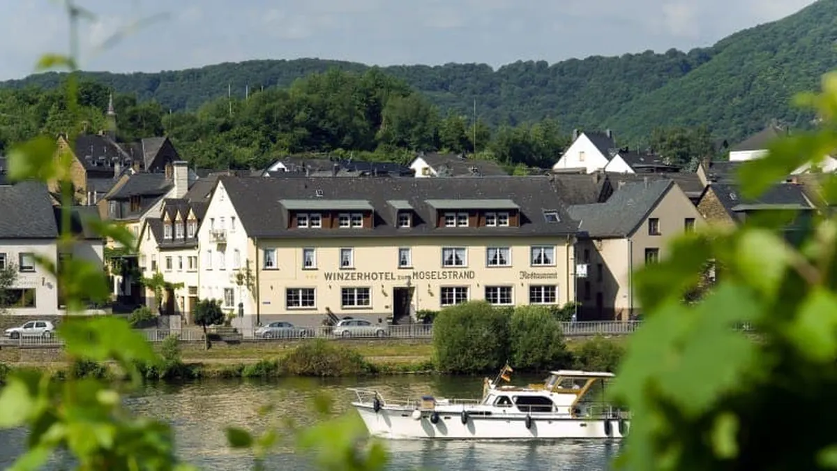 Hotel zum Moselstrand — hoofdfoto