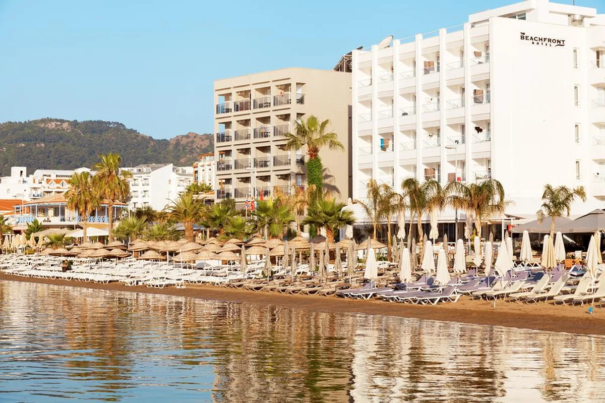 The Beachfront Hotel — hoofdfoto