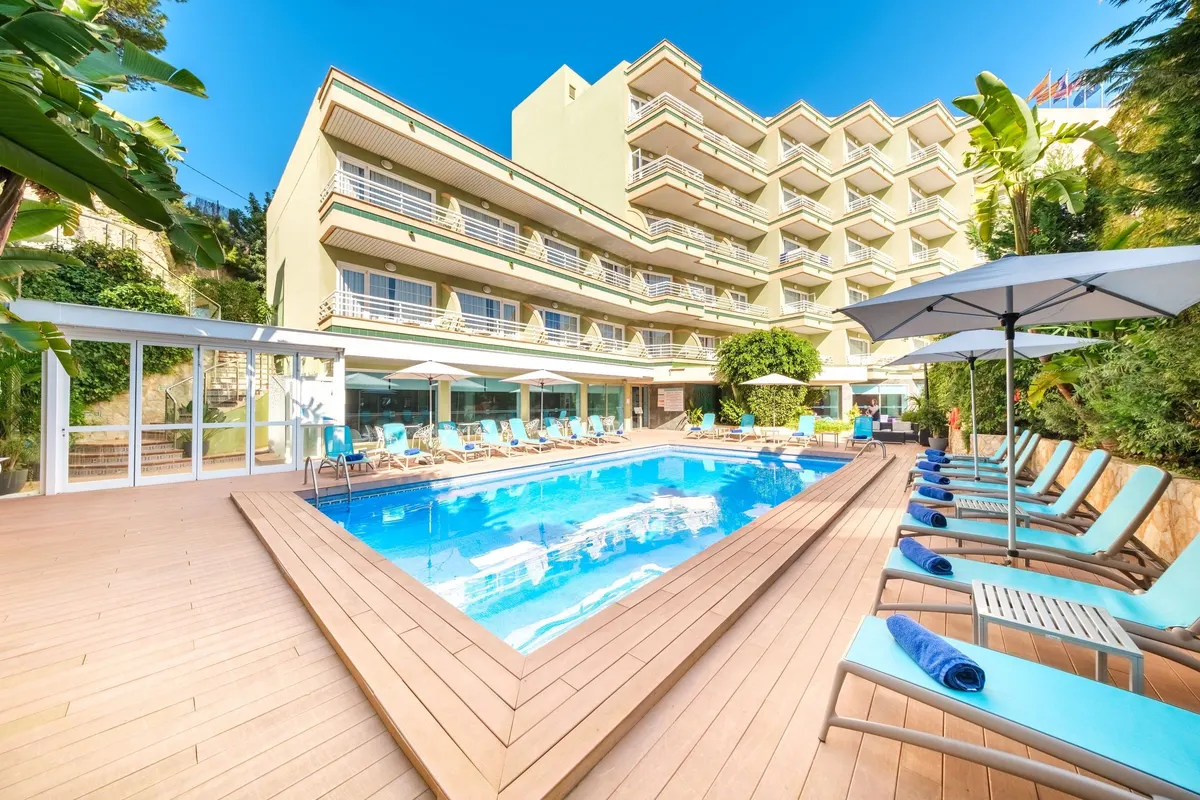Agua Beach Hotel — hoofdfoto